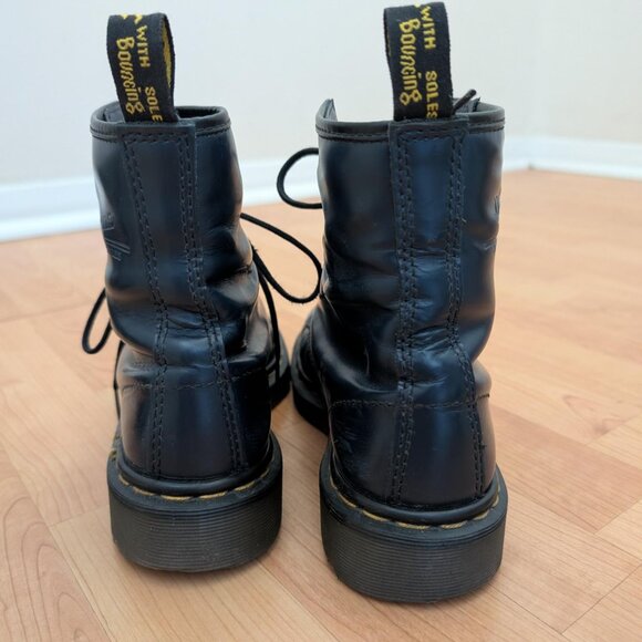 Vintage 1996 Dr. Martens Air Wair Size 6 US, 5 UK Navy Smooth 8 Eyelet Boots - Picture 10 of 14